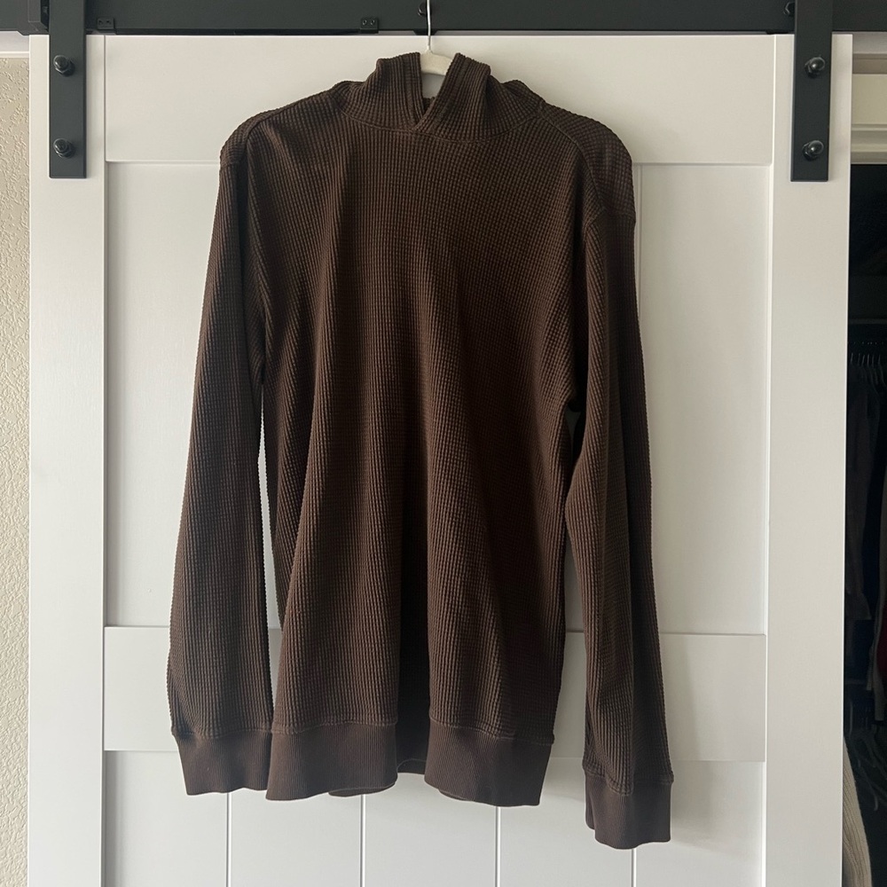 Old Navy Men's Chocolate Brown Long Sleeve Waffle Hoodie - Picture 5 of 8